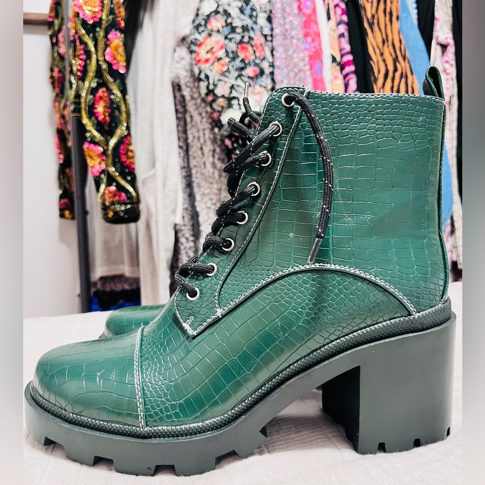 NWOT Azalea Wang Green Boots Size 9